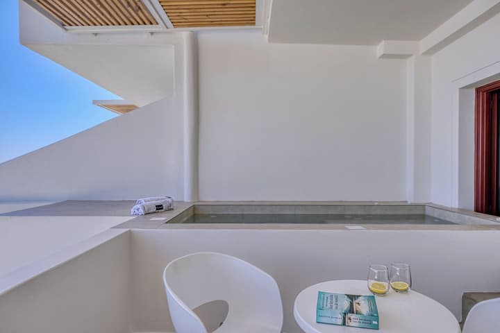 Splendour Hotel and Suites