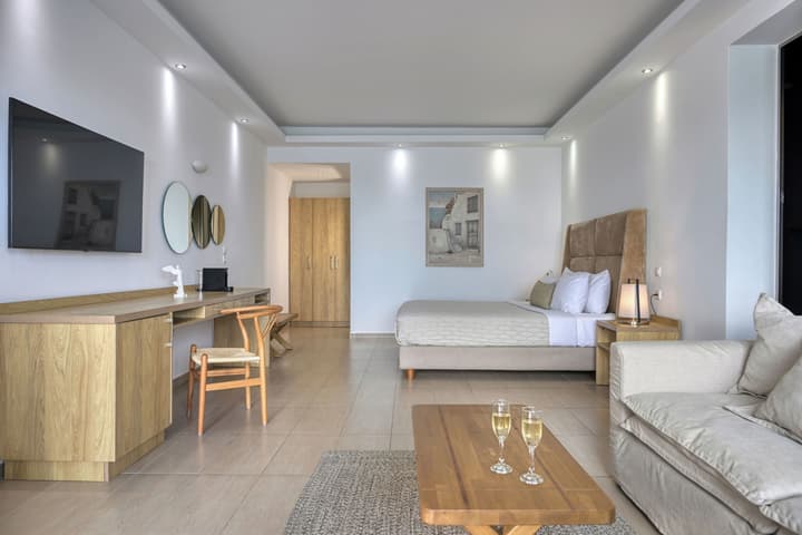 Splendour Hotel and Suites
