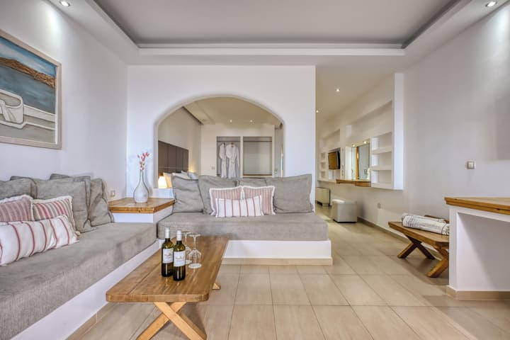 Splendour Hotel and Suites