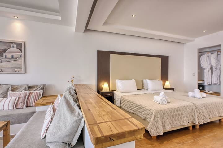 Splendour Hotel and Suites