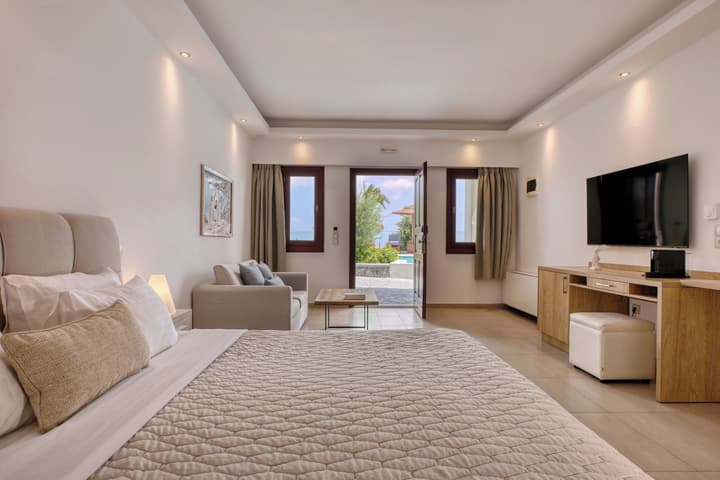 Splendour Hotel and Suites