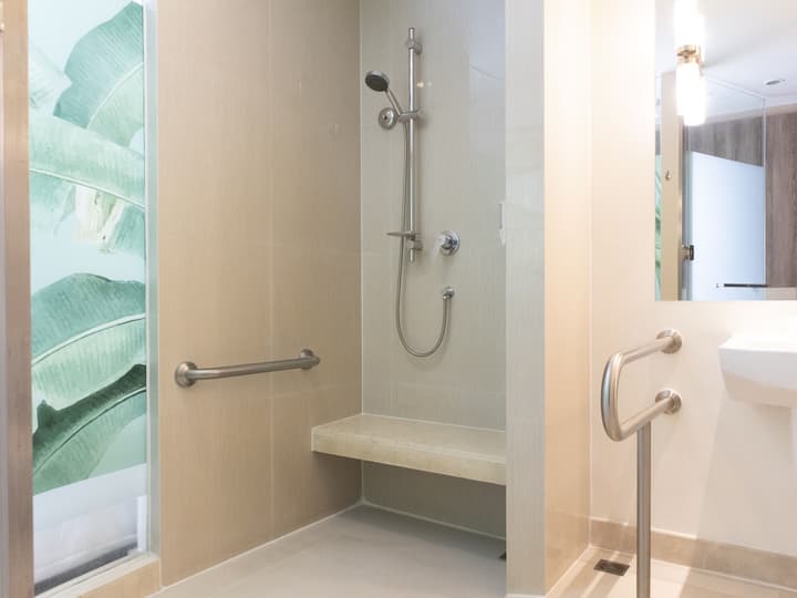 Holiday Inn Express Phuket Patong Beach Central by IHG