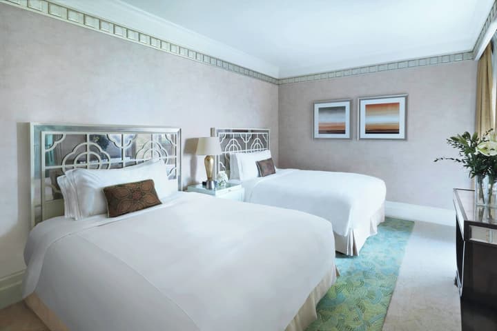 The Ritz-Carlton Abu Dhabi, Grand Canal