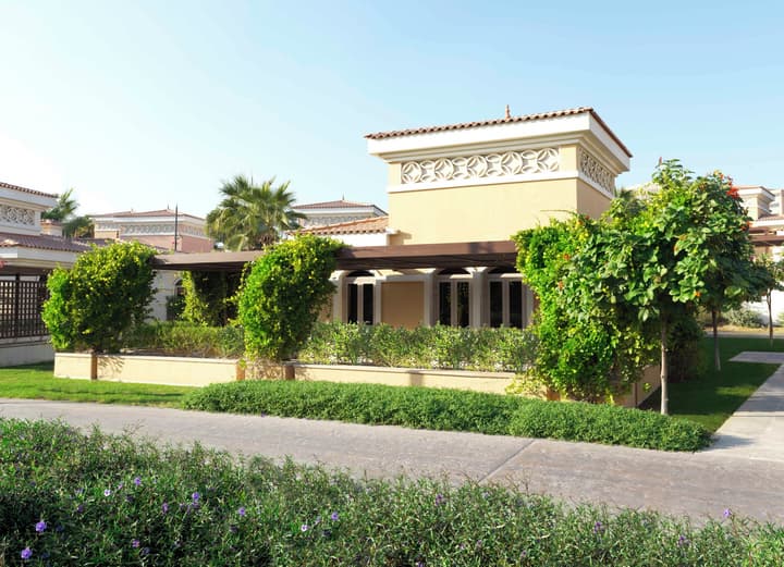 The Ritz-Carlton Abu Dhabi, Grand Canal