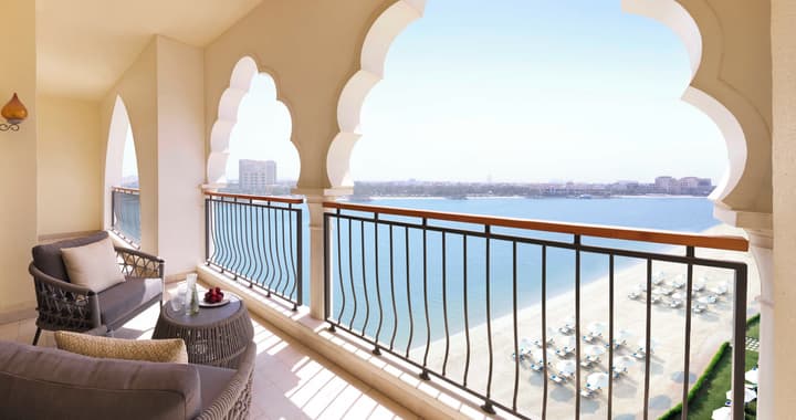 The Ritz-Carlton Abu Dhabi, Grand Canal