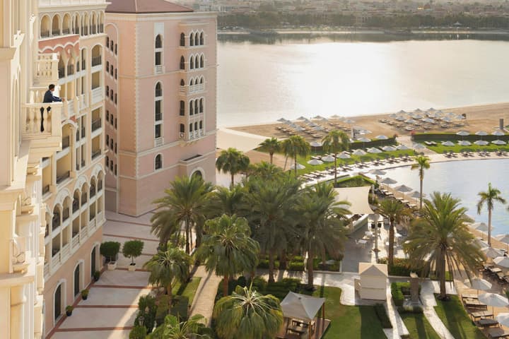 The Ritz-Carlton Abu Dhabi, Grand Canal