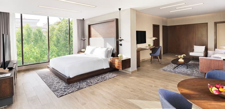 The Ritz-Carlton Abu Dhabi, Grand Canal