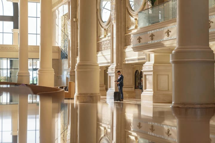 The Ritz-Carlton Abu Dhabi, Grand Canal