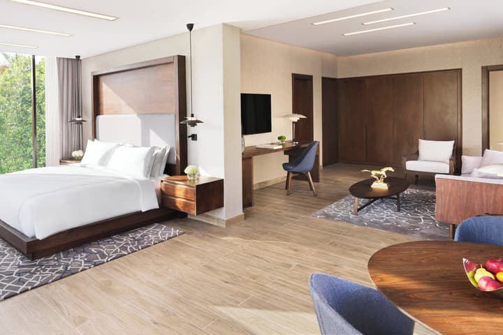 The Ritz-Carlton Abu Dhabi, Grand Canal