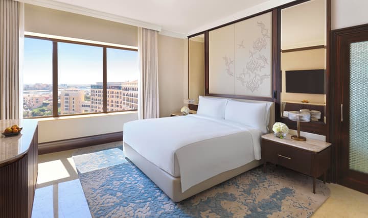 The Ritz-Carlton Abu Dhabi, Grand Canal