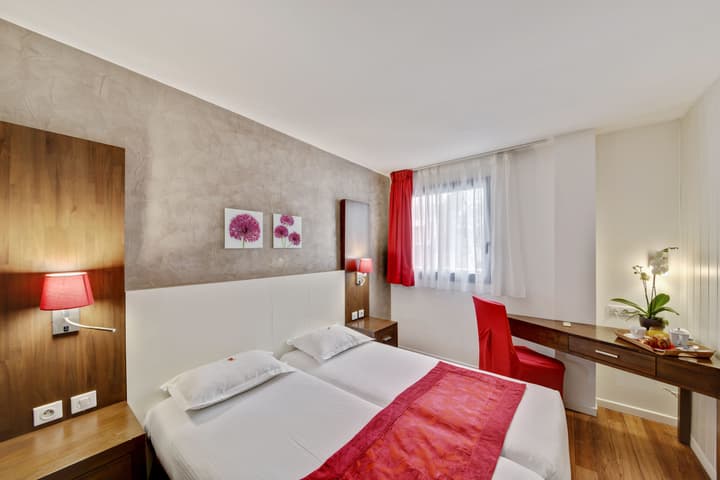 Hotel Paris Pacific
