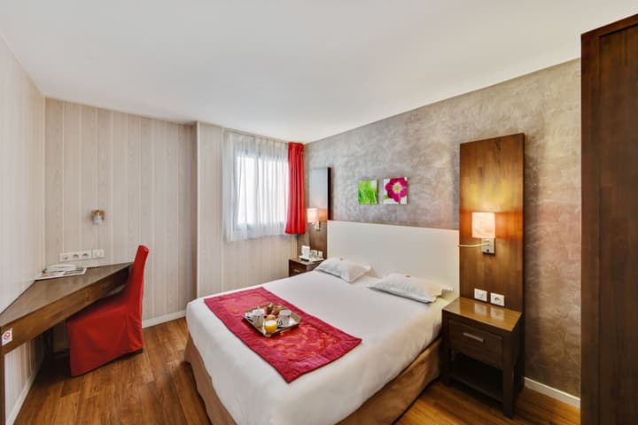 Hotel Paris Pacific