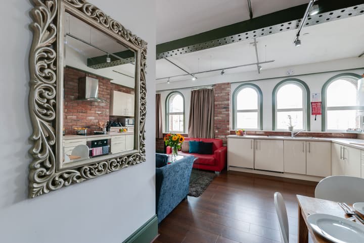 Base Serviced Apartments - Sir Thomas Street