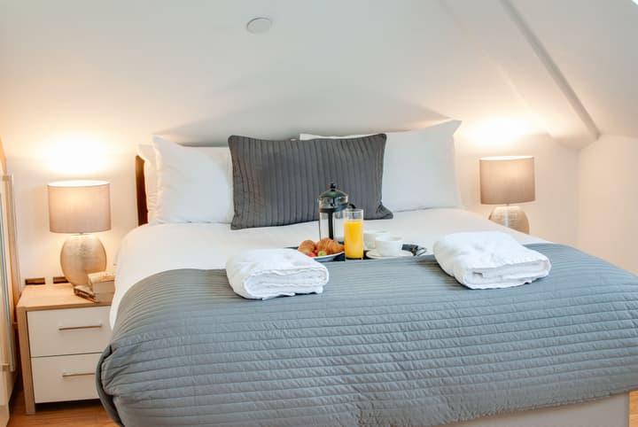 Base Serviced Apartments - Sir Thomas Street