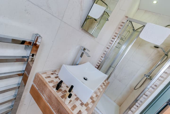 Base Serviced Apartments - Sir Thomas Street