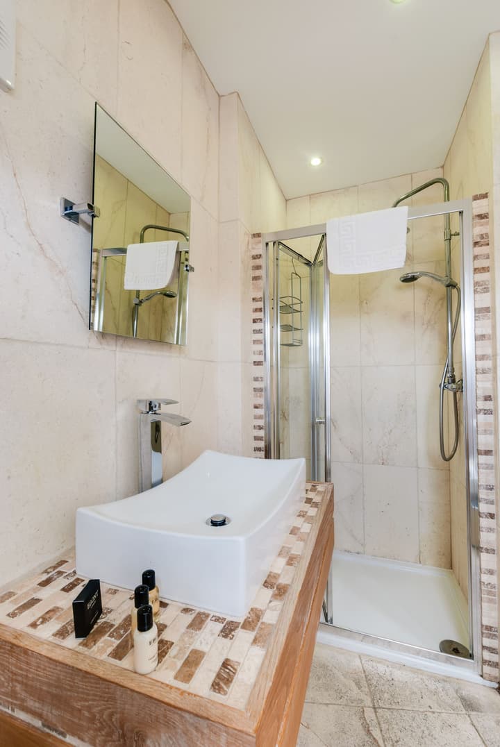 Base Serviced Apartments - Sir Thomas Street