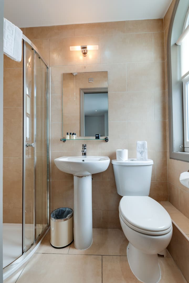 Base Serviced Apartments - Sir Thomas Street