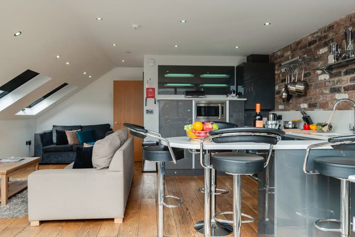 Base Serviced Apartments - Sir Thomas Street