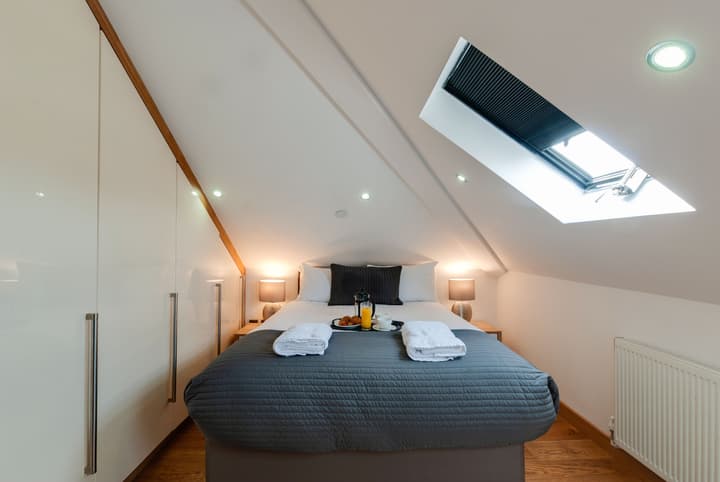 Base Serviced Apartments - Sir Thomas Street