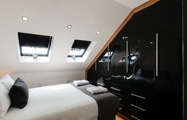 Base Serviced Apartments - Sir Thomas Street