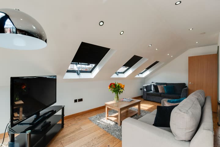 Base Serviced Apartments - Sir Thomas Street