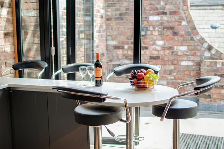 Base Serviced Apartments - Sir Thomas Street