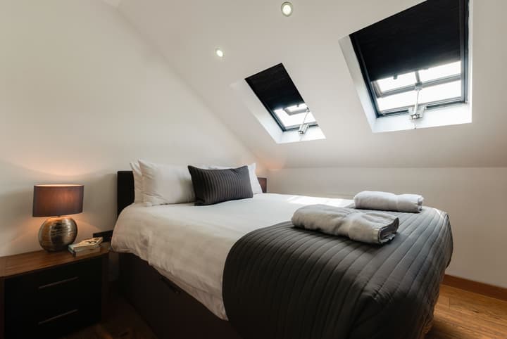 Base Serviced Apartments - Sir Thomas Street