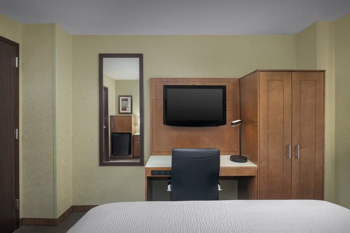 Holiday Inn Express New York - Manhattan West Side by IHG