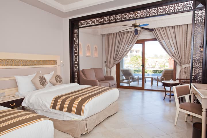 SUNRISE Arabian Beach Resort