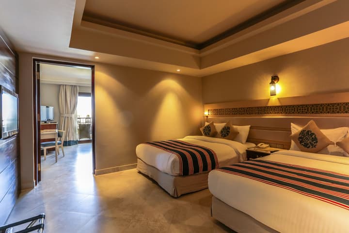 SUNRISE Arabian Beach Resort