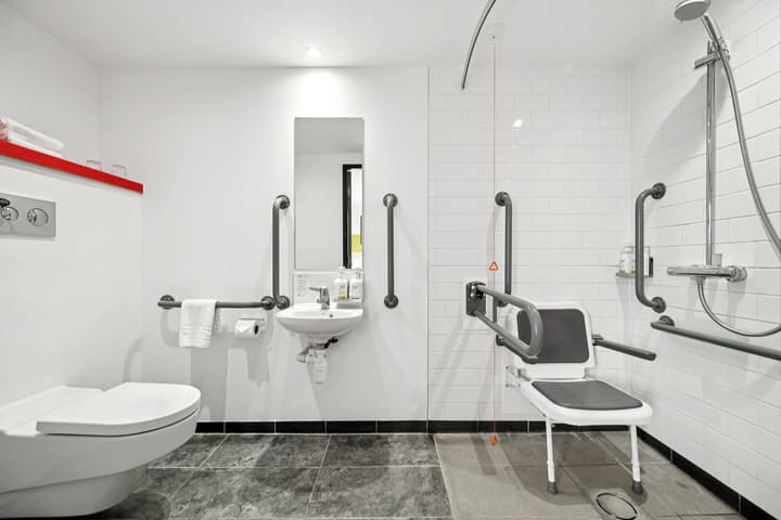 Garner Edinburgh Haymarket by IHG