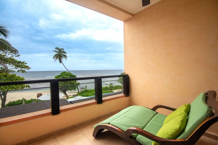 DoubleTree by Hilton Seychelles - Allamanda Resort & Spa