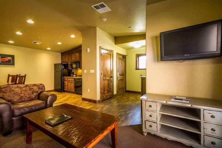 Cable Mountain Lodge