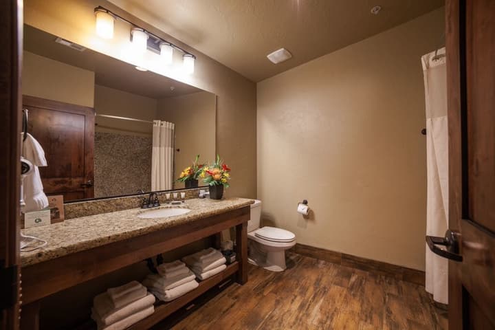 Cable Mountain Lodge