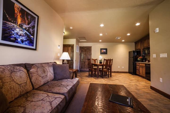 Cable Mountain Lodge