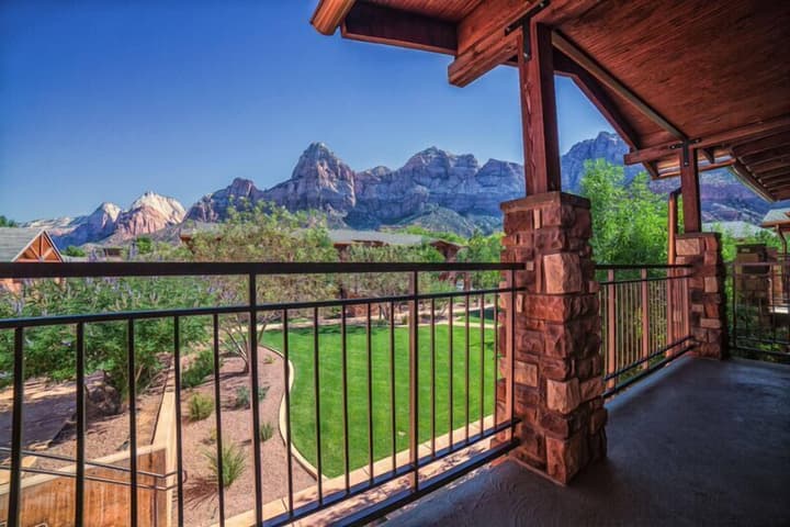 Cable Mountain Lodge
