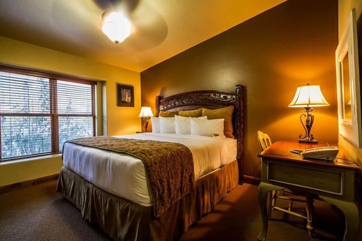 Cable Mountain Lodge