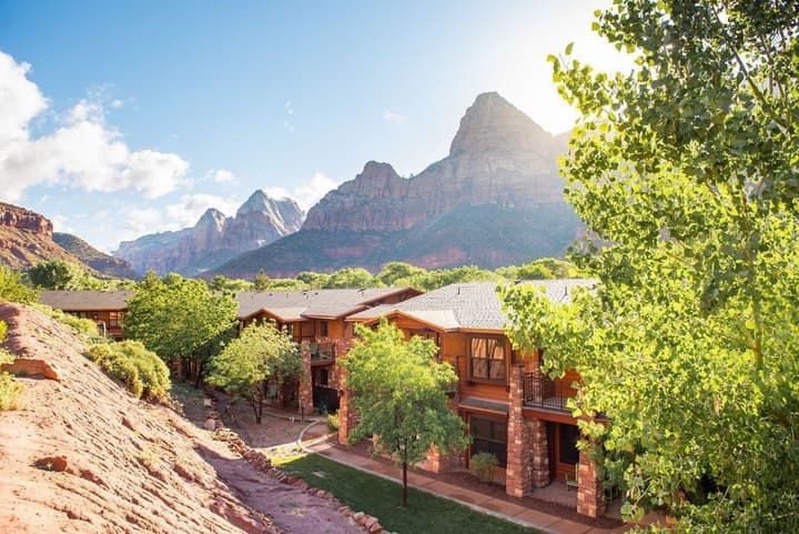 Cable Mountain Lodge