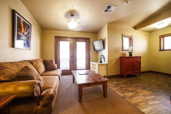 Cable Mountain Lodge