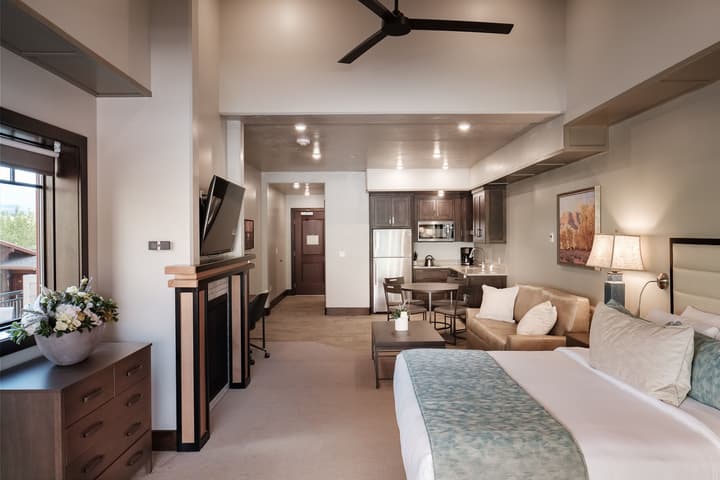 Cable Mountain Lodge