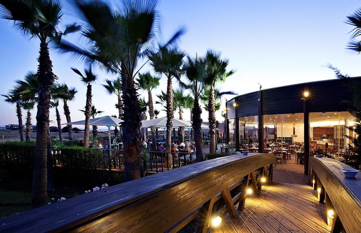 Wine & Books by the sea