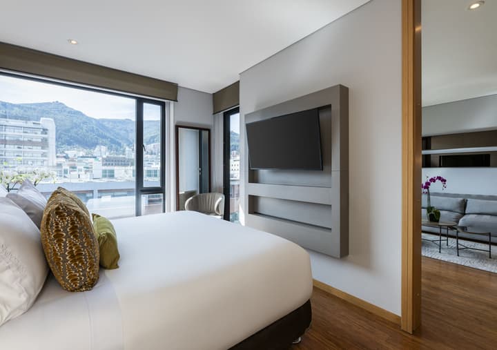 93 Luxury Suites & Residences