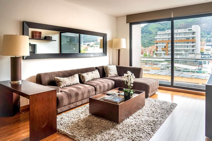 93 Luxury Suites & Residences