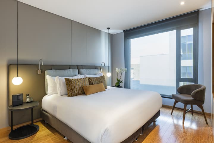 93 Luxury Suites & Residences