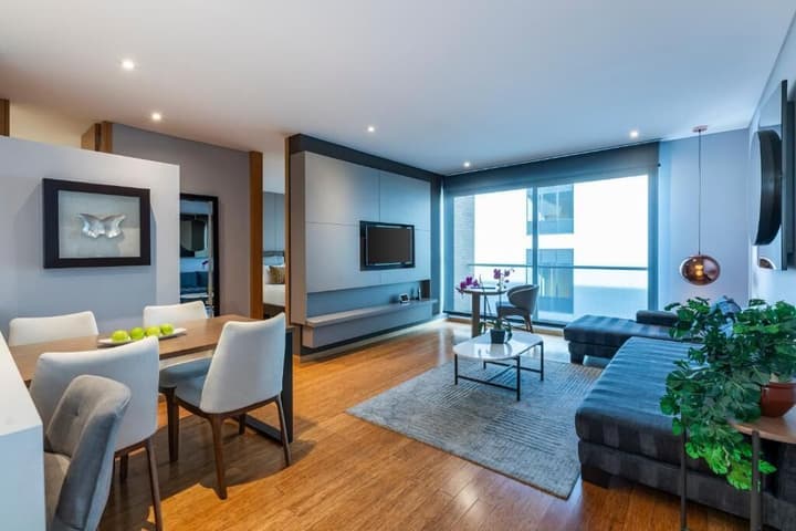 93 Luxury Suites & Residences