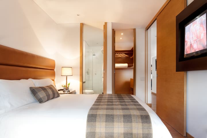 93 Luxury Suites & Residences