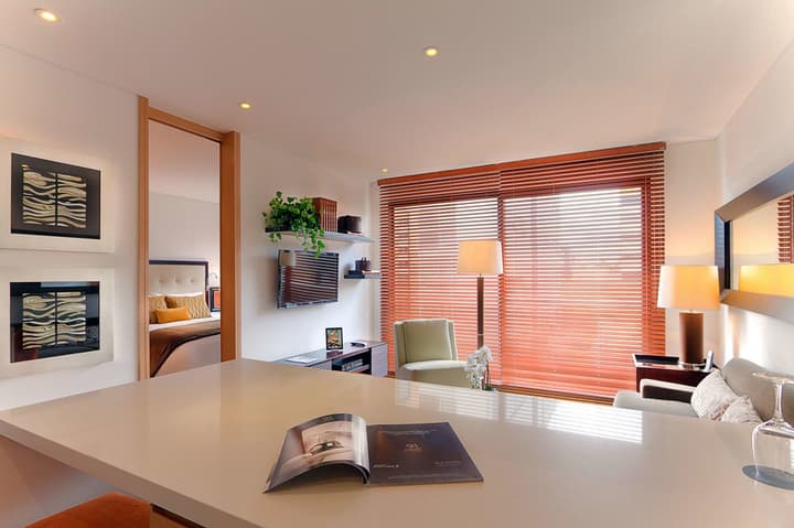 93 Luxury Suites & Residences