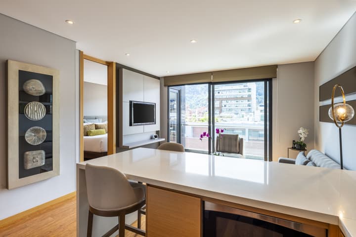 93 Luxury Suites & Residences