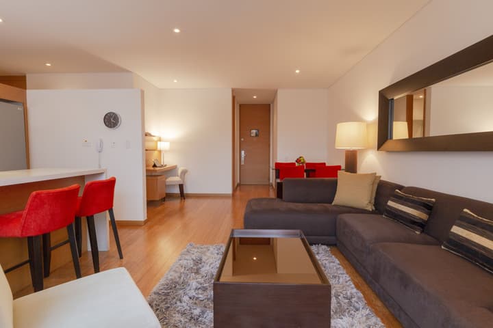 93 Luxury Suites & Residences
