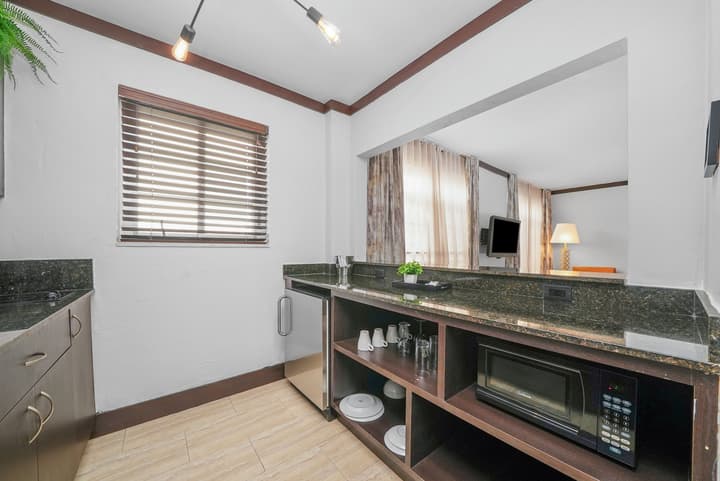 Lincoln Arms Suites
